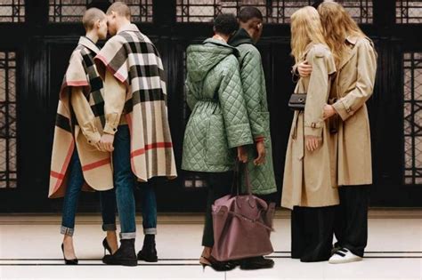 fashion network burberry non distruggerà più|burberry destroys unsolicited items.